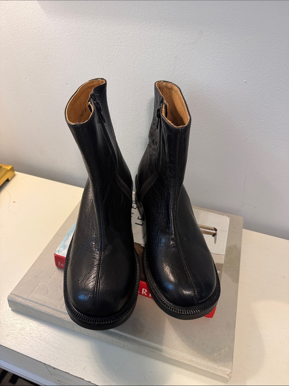 FRYE Taylor Black Leather Roper Boots – Women’s 8E Wide